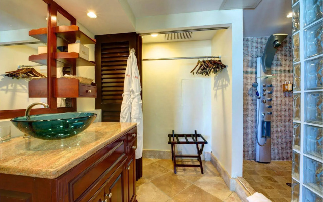 Frangipani Beach Resort
