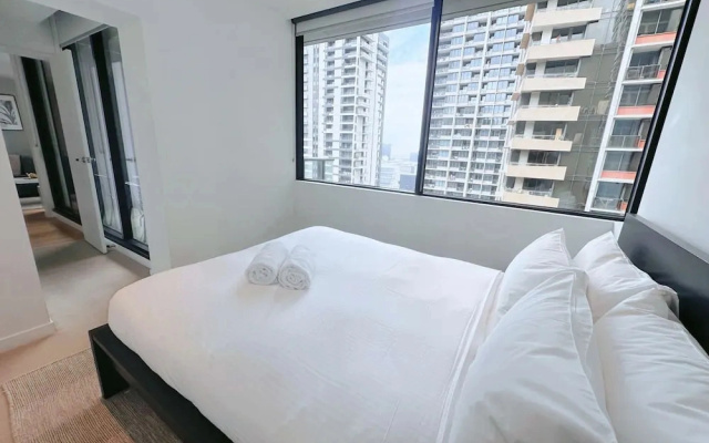 A Chic 2BR Apt Across From Southern Cross Station