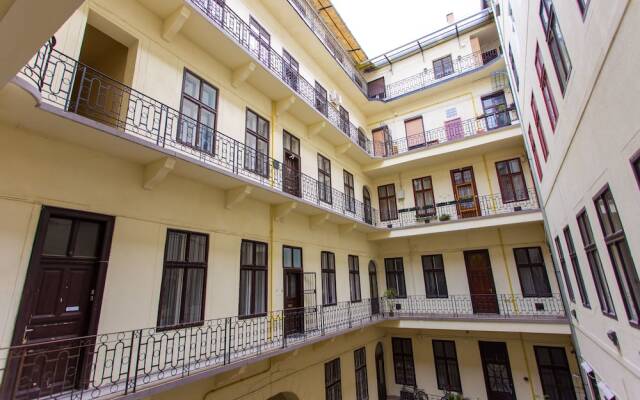 Апартаменты Kalvin Apartments