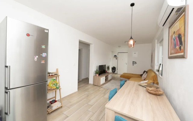 Modern Apartment Domina, With Balcony and Parking