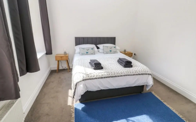 2 Regent Mews