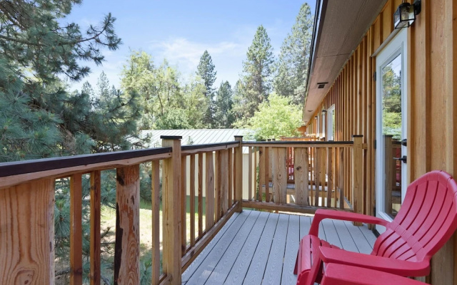 Lake Village Lodge