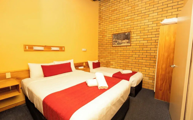All Travellers Motor inn