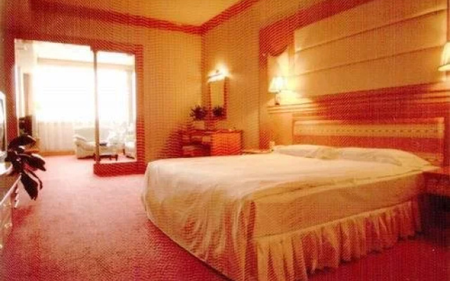 Deluxe Hotel