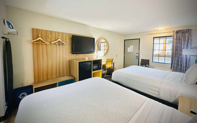 Days Inn by Wyndham WestEnd Alexandria,VA Washington DC Area