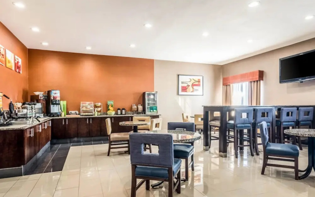 Salem Inn & Suites