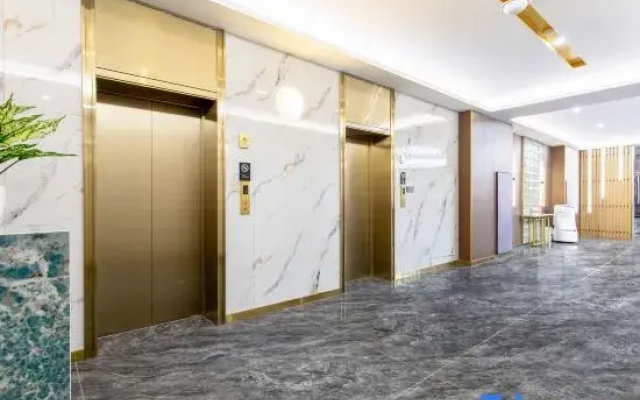 Tourist International Hotel (Ulanqab Wanda Plaza High-Speed Railway Station Branch)