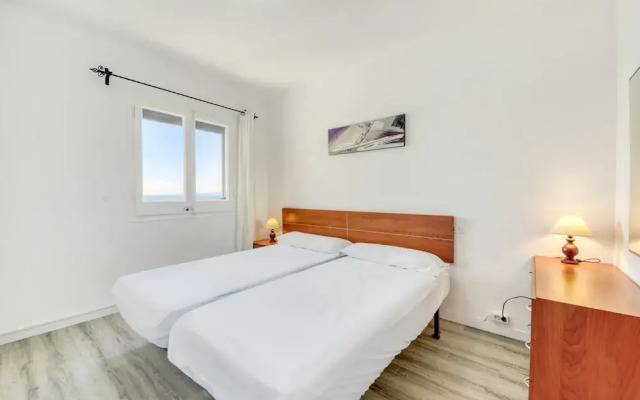 Apartment in Rosas Near Playa de Canyelles