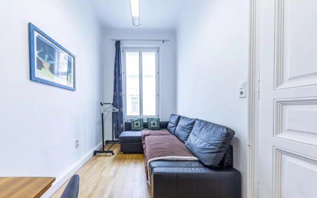 Historic & Luxurious by JR City Apartments