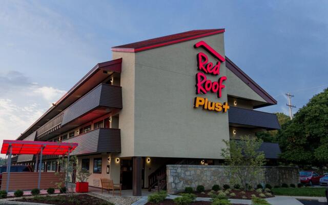 Отель Red Roof Inn PLUS+ Columbus-Ohio State University OSU США, Колумбус - отзывы, цены и фото номеров - забронировать отель Red Roof Inn PLUS+ Columbus-Ohio State University OSU онлайн вид на фасад