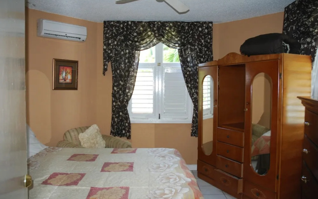 Ocho Rios Sandcastles Ocean View Fantastic Location Sleeps 4