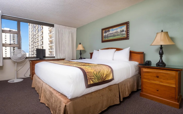 Waikiki Banyan Condo Located One Block From Waikiki Beach!