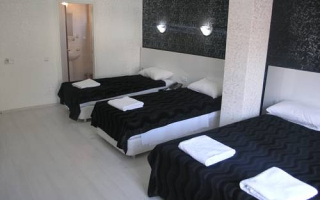 Madi Otel Lara