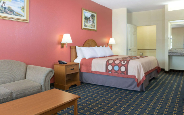 Super 8 by Wyndham Stafford Sugarland Area
