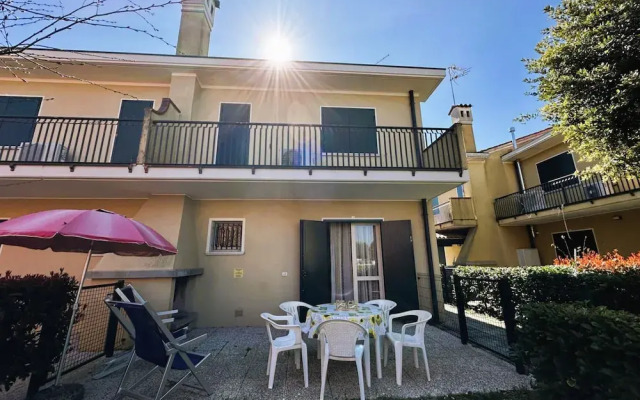 Cozy Villetta With Pool and Garden in Bibione