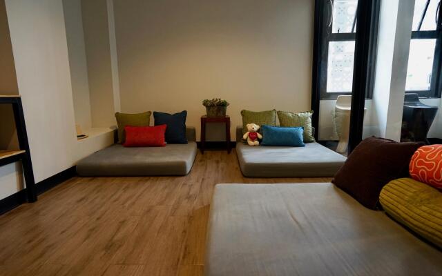 T Hostel @ Victory Monument Бангкок комната для гостей