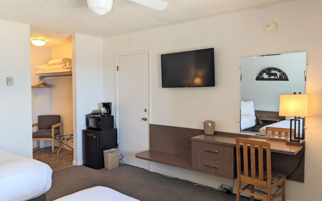 Western Riviera Lakeside Lodging