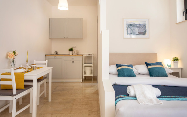 Newly Refurbished Studio Near Kvaternik Square