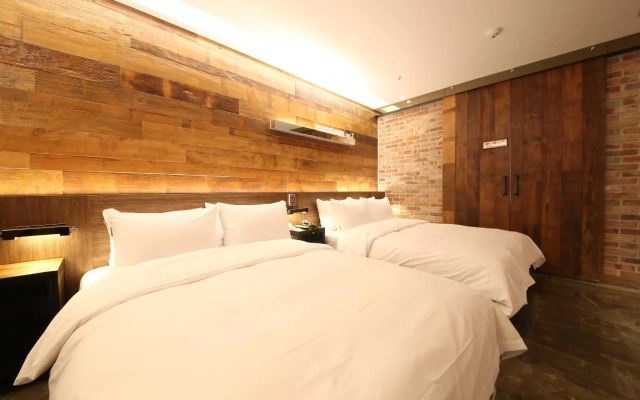 The J Hotel
