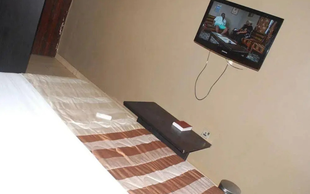 Emglo Suites