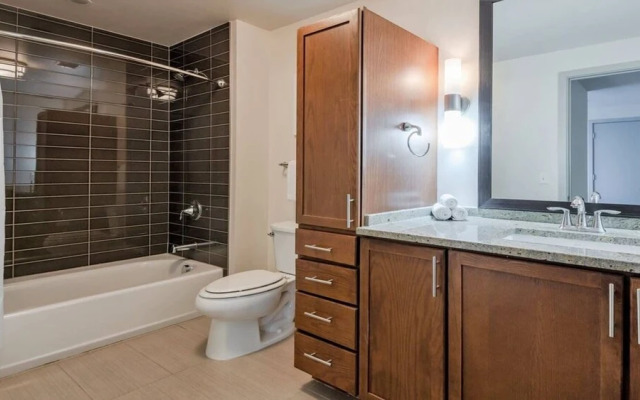 18th FL Stylish CozySuites w/ roof pool, gym #6