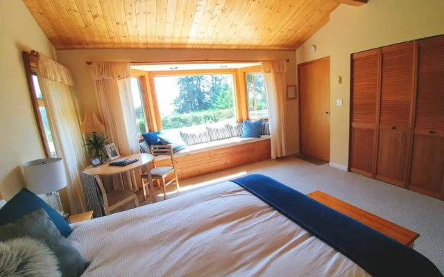 Secret Beach B&B Suites