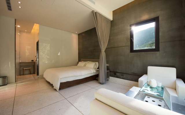 Azureloho Hostel