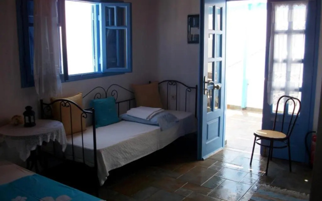 Floras Rooms and Studios
