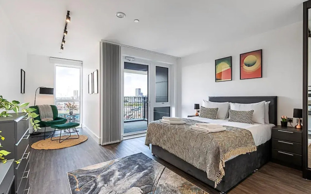 Sky-high Apartment With Modern Decor