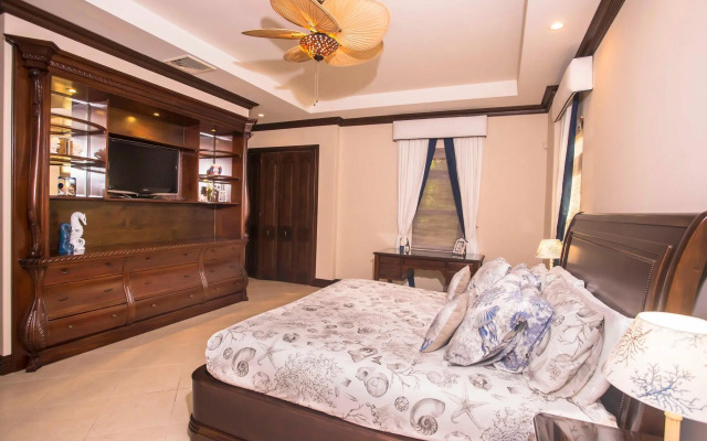 Bella Vista 3F- 3 bdr 3 1 2 Bath Family
