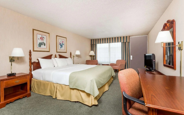 Ramada - Perry