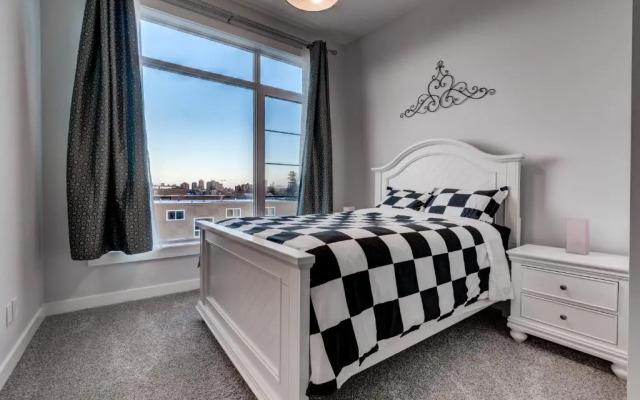 Three-Bedroom House with Walk-in Closet #29 Sunalta Downtown