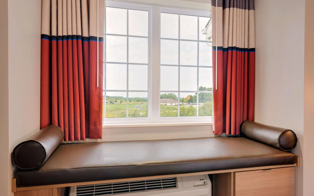 Microtel Inn & Suites by Wyndham Clarion
