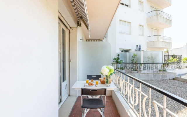Charming Studio Apartment With Private Balcony in Cannes