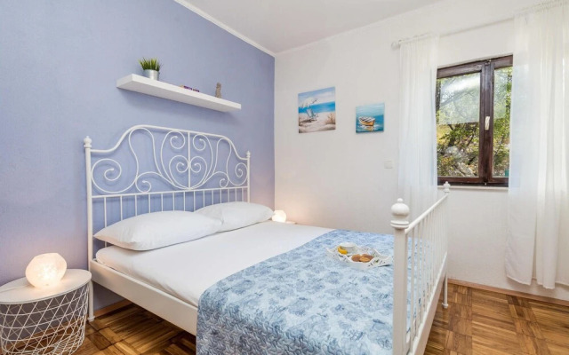 Beautiful Home in Prizna With 2 Bedrooms and Wifi