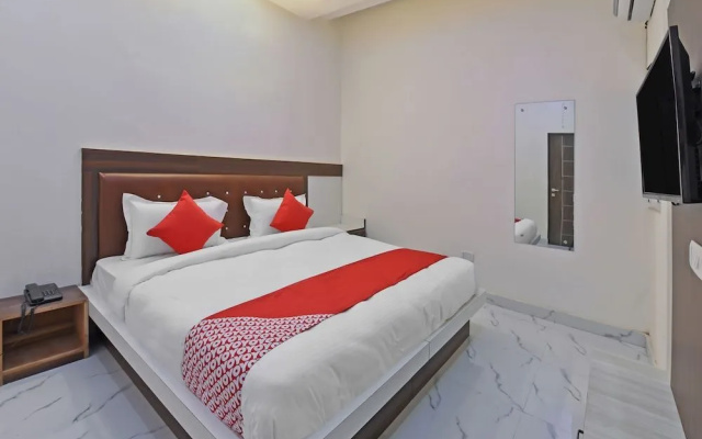 OYO 19134 The Signature Hotel