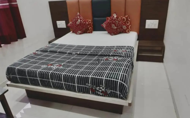 Goroomgo Apsara Guest House Ahmedabad