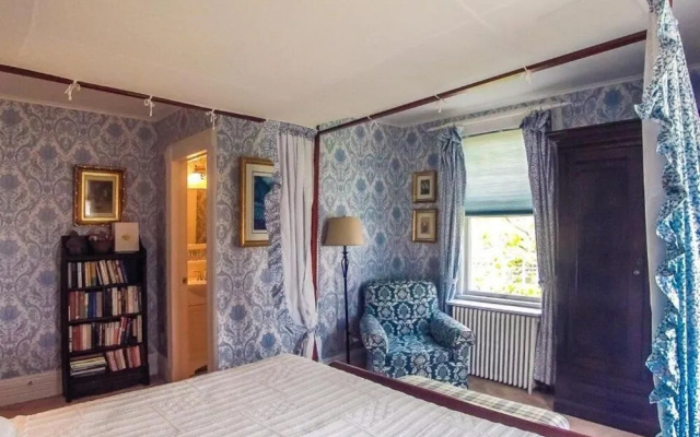 Harbor Knoll Bed & Breakfast