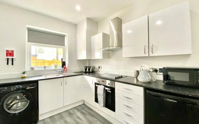 Warley House 4 Bed -Blackpool North -Family House