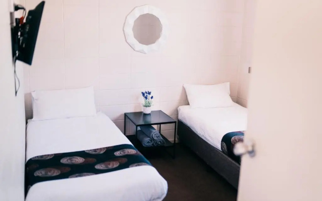 Motel Poinsettia