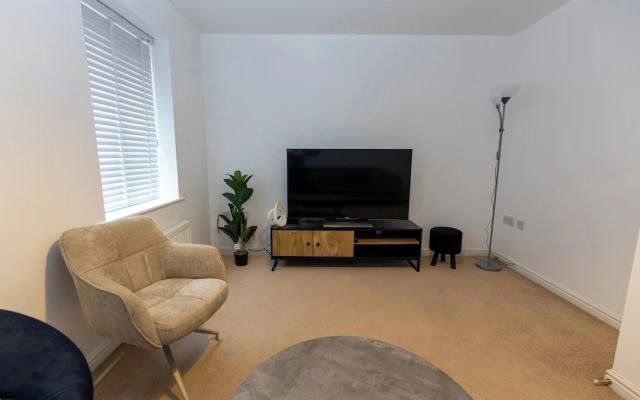 Charming 5-bedroom Townhouse in Central Gloucester