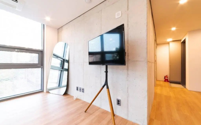 Hongik Univ Station Wave Family Suite #2