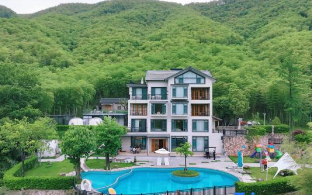 Anji Yunshang Grassland Yuzhu Xiaozhu Hot Spring Homestay