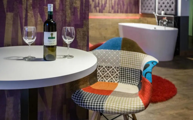 Yourplace Romantic Apartment with private patio