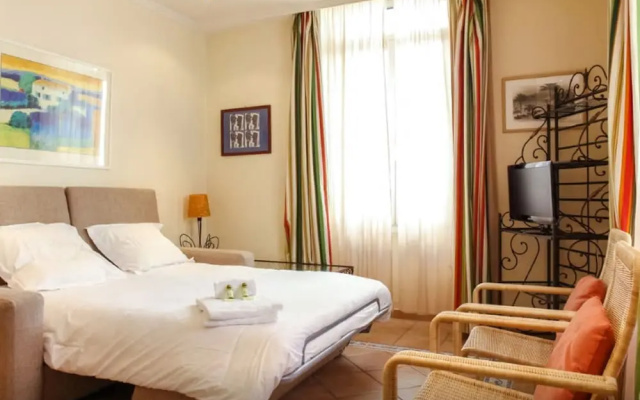 Central 1 Bedroom with 2 Bathrooms