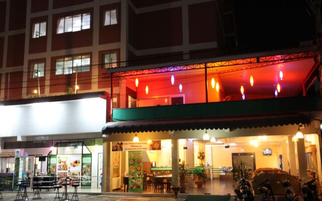 Home Pattaya Hotel вид на фасад