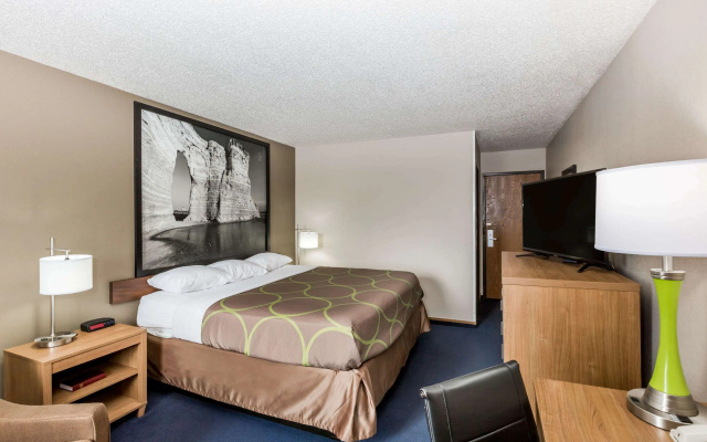 Super 8 by Wyndham Hays KS