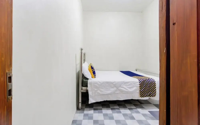 SPOT ON 93967 Hasna Guest House Syariah