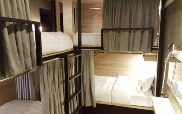 To Bed Poshtel