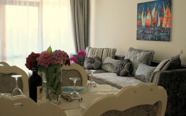 Apolonia Resort